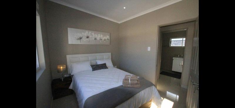 To Let 2 Bedroom Property for Rent in Green Point Western Cape